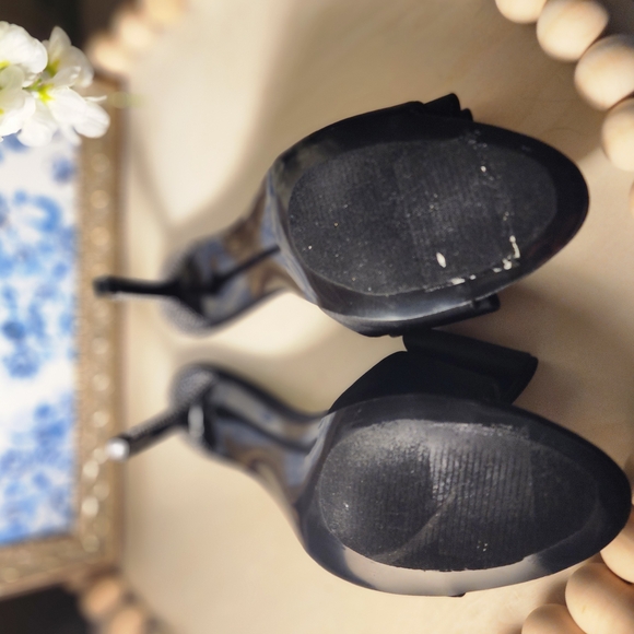 Steve Madden Black Mules Sleek and Stylish - Picture 12 of 16